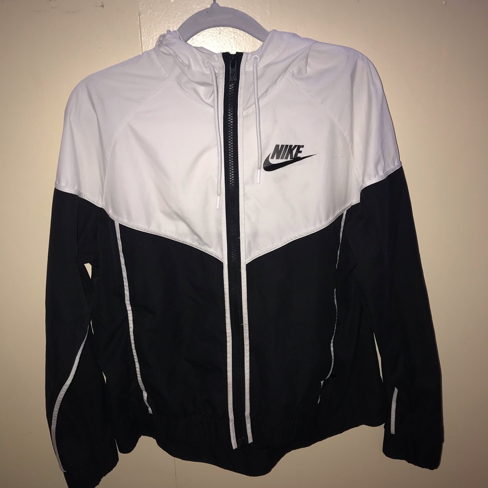 Nike Unisex Windbreaker in excellent condition